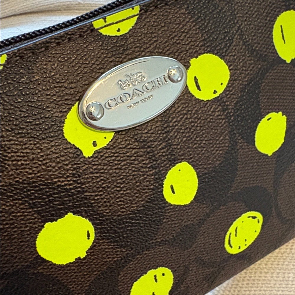 COACH signature wristlet pebbled leather neon green dots - Picture 3 of 9